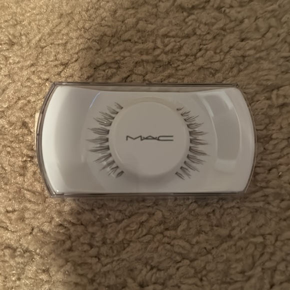 MAC Lashes - Picture 2 of 2